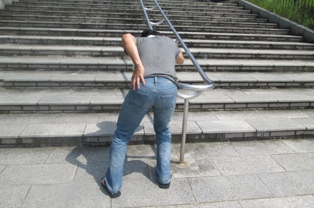 椎間板ヘルニアの男性