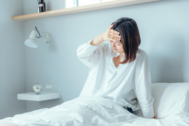 頭痛の女性